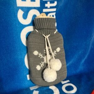 NWOT Gray Knit Hot Water Bottle with Snowflake Design cover 11.5”